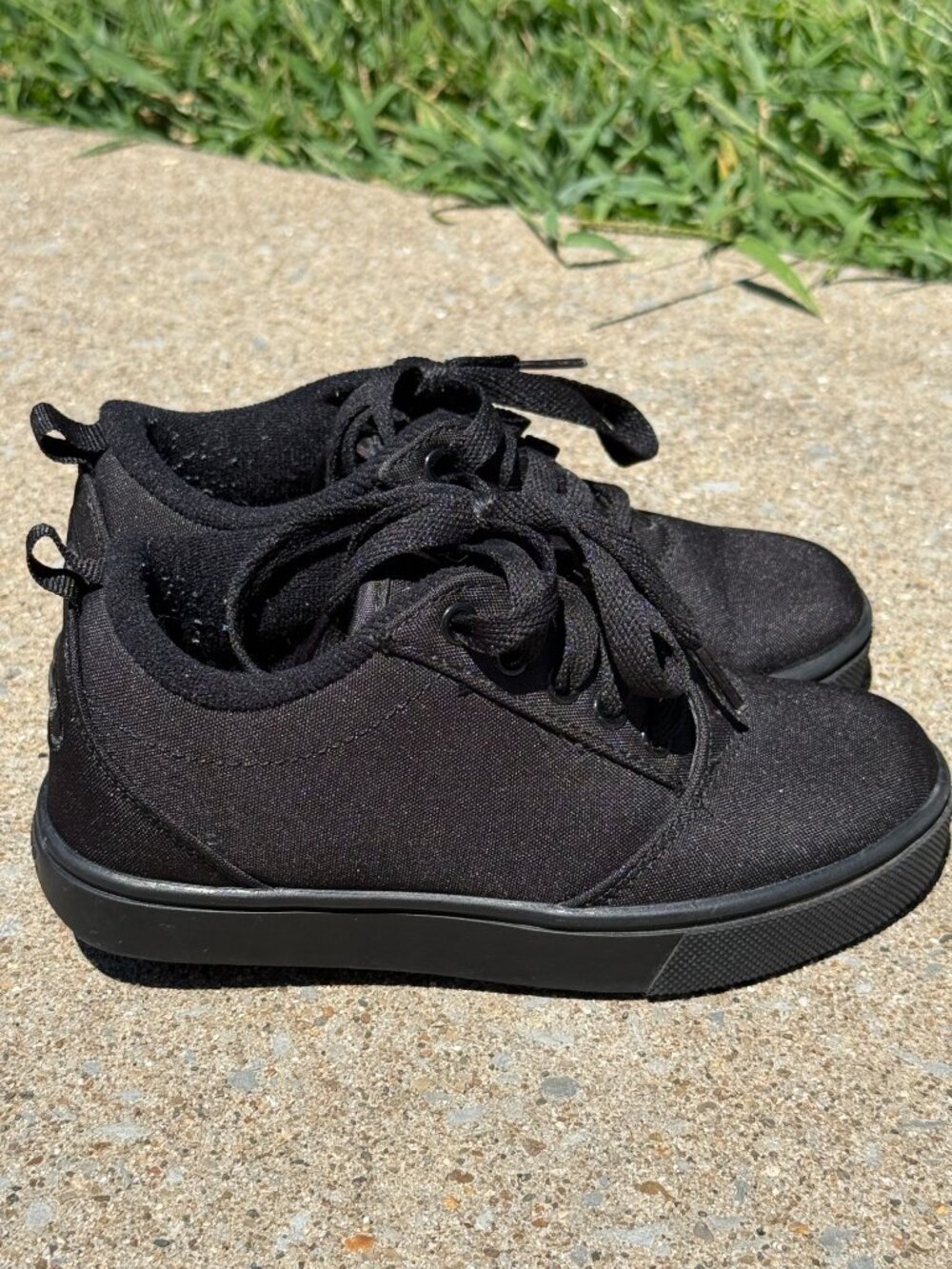 Heelys Black-on-Black Wheeled Skate Sneakers – Youth Size 13C 4067